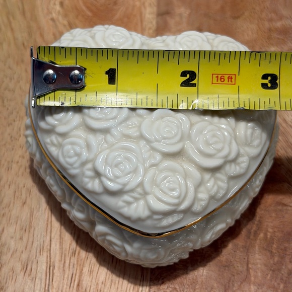 Lenox Handcrafted White and Gold Box - Picture 4 of 7